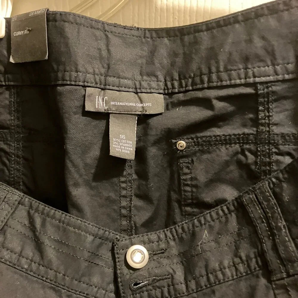 Black Inc Curvy Fit Capri - Picture 3 of 4